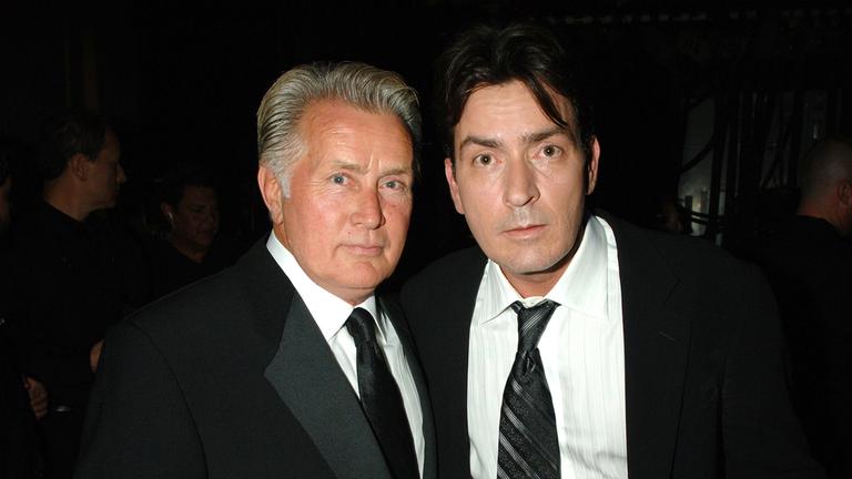 Martin und Charlie Sheen gemeinsam auf einem Pressefoto