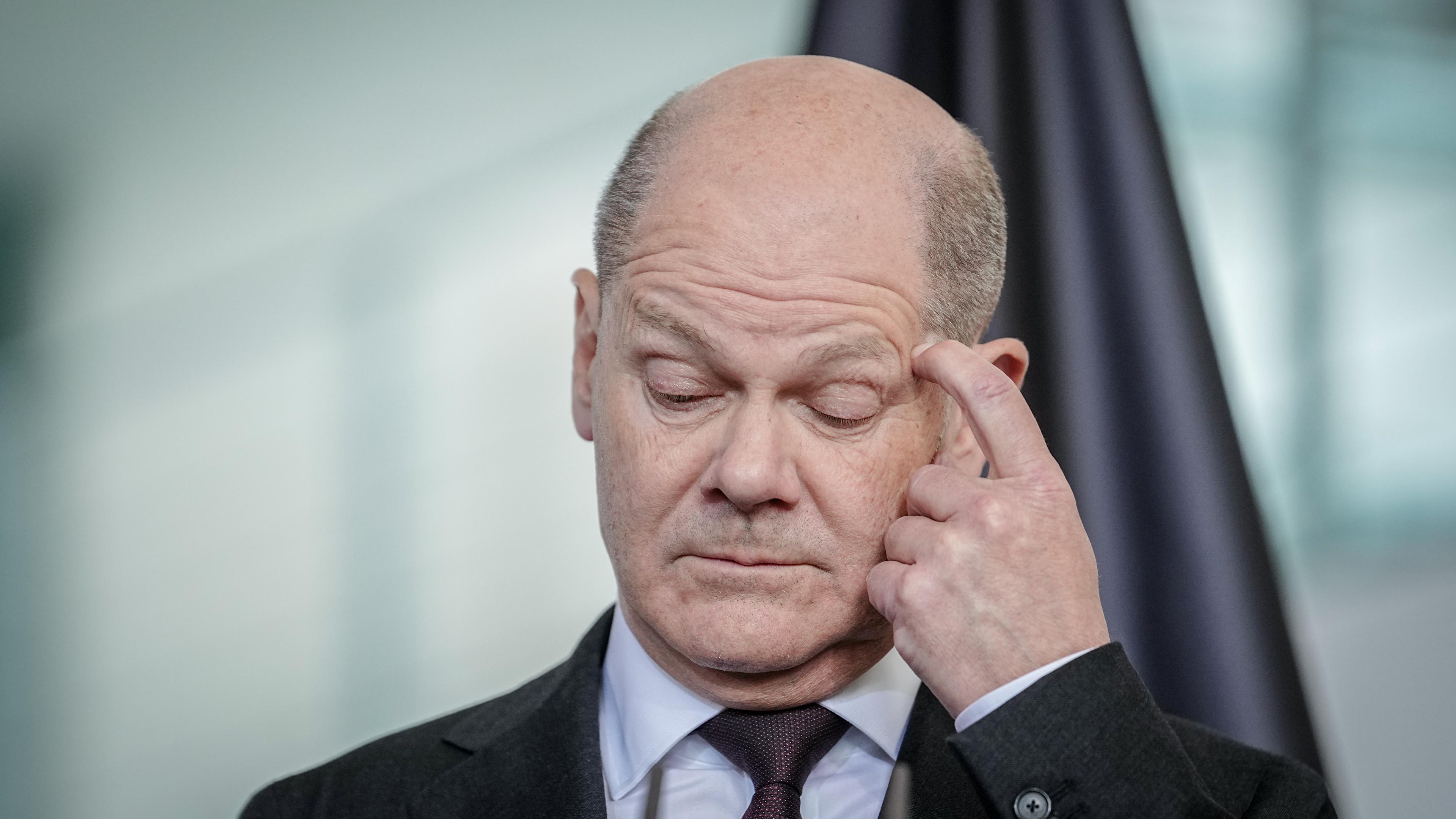Bundeskanzler Olaf Scholz (SPD) gibt im Bundeskanzleramt eine Pressekonferenz.