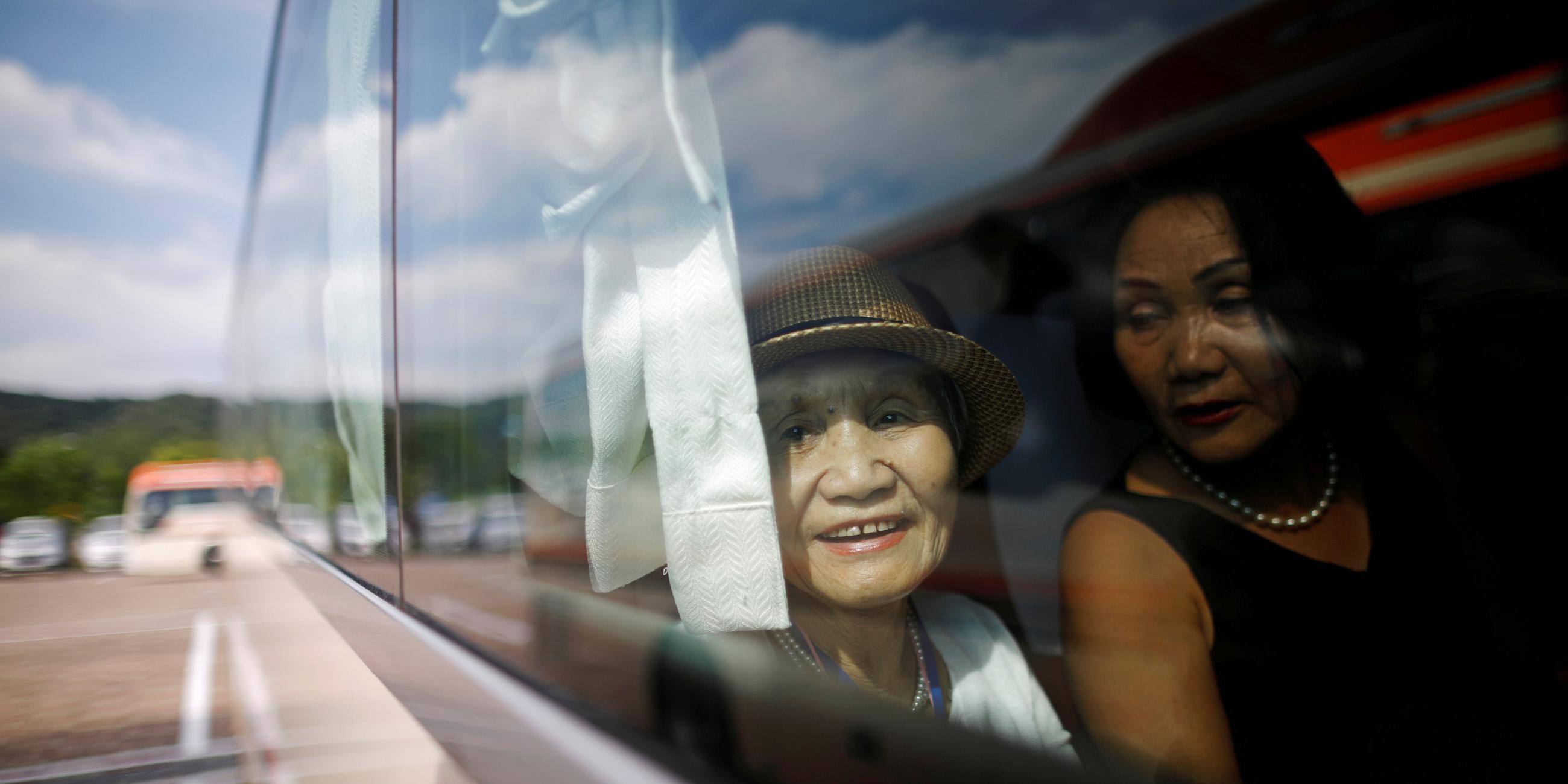 Zwei Frauen in einem Bus; 20.08.2018