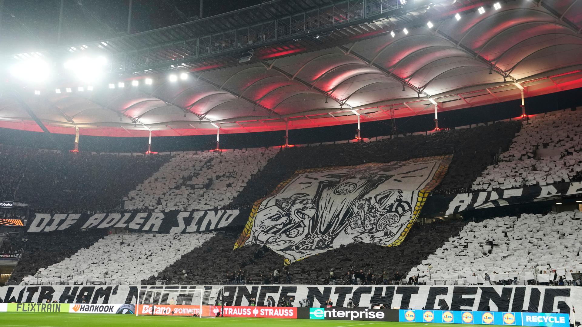 Die Choreografie der Fans von Eintracht Frankfurt vor dem Europa-League-Viertelfinale gegen Tottenham