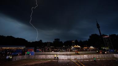 Blitz über dem Fanfest im Westfalenpark in Dortmund