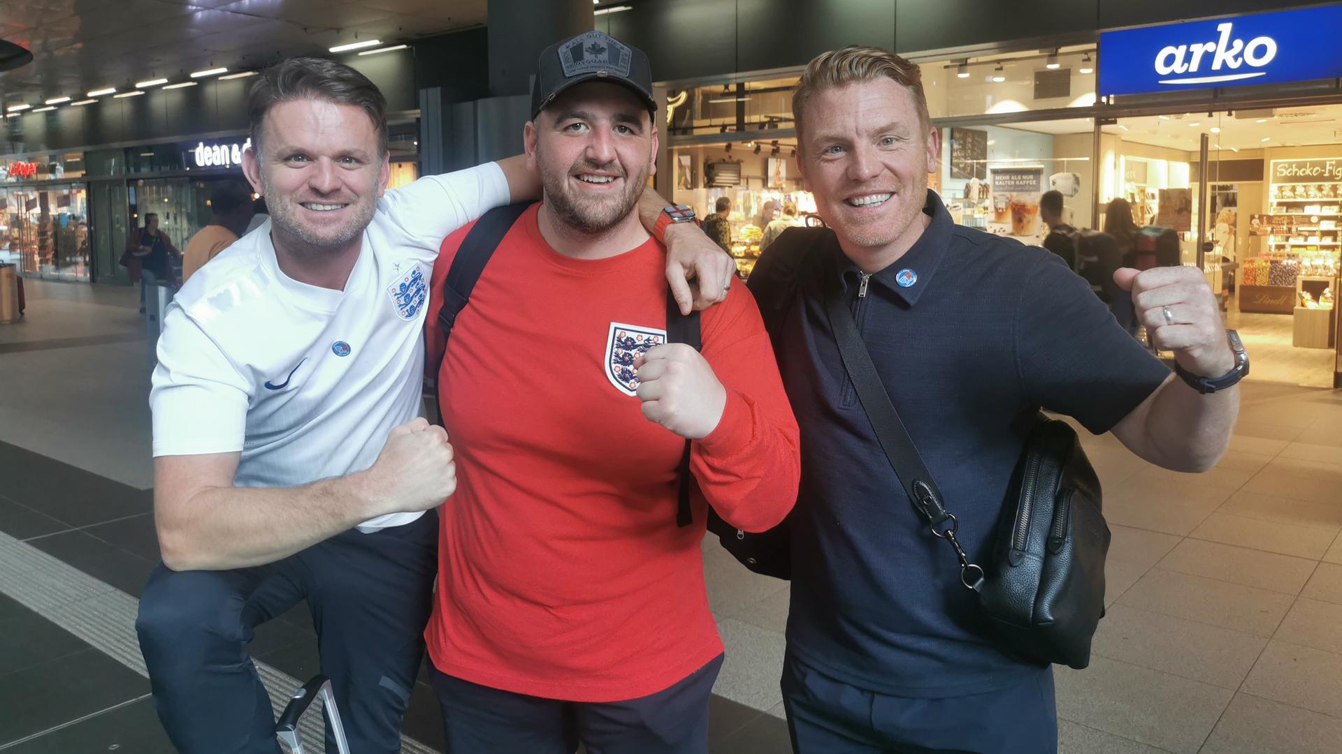 England-Fans: England Gary Holland, Greg Childs, Stuart Hardy (von links)