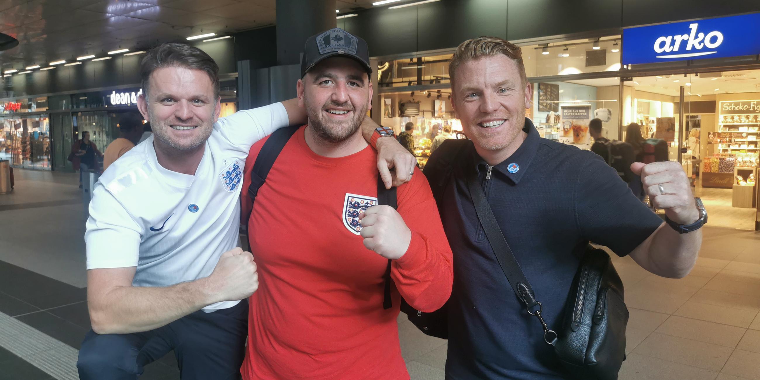 England-Fans: England Gary Holland, Greg Childs, Stuart Hardy (von links)