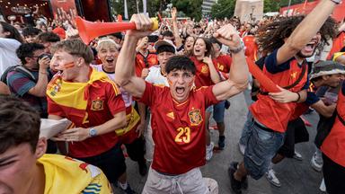 Spanische Fans in Madrid