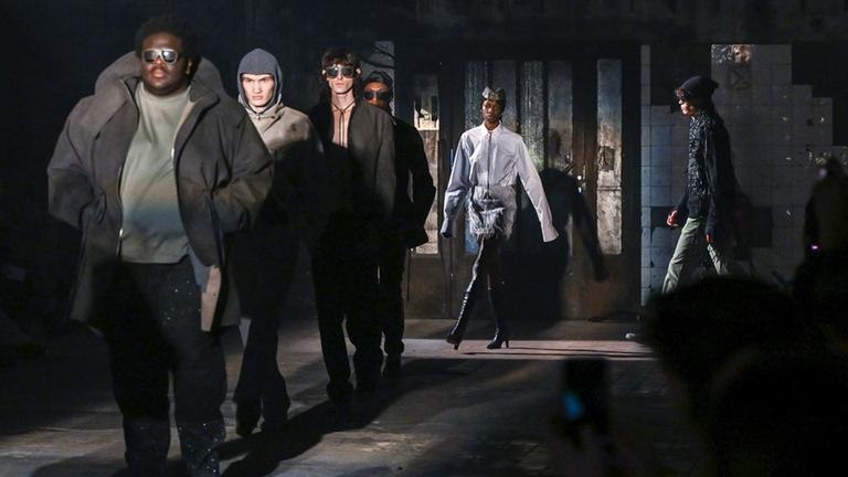 Models auf dem Laufsteg bei der Berliner Fashion Week