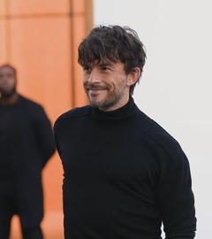 Auf dem Bild zu sehen ist: Jonathan Bailey