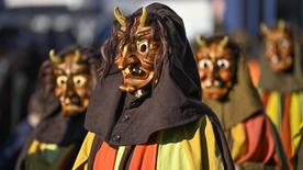 Desfile de carnaval suabo-alemán en Oberkirch el 13 de febrero de 2023