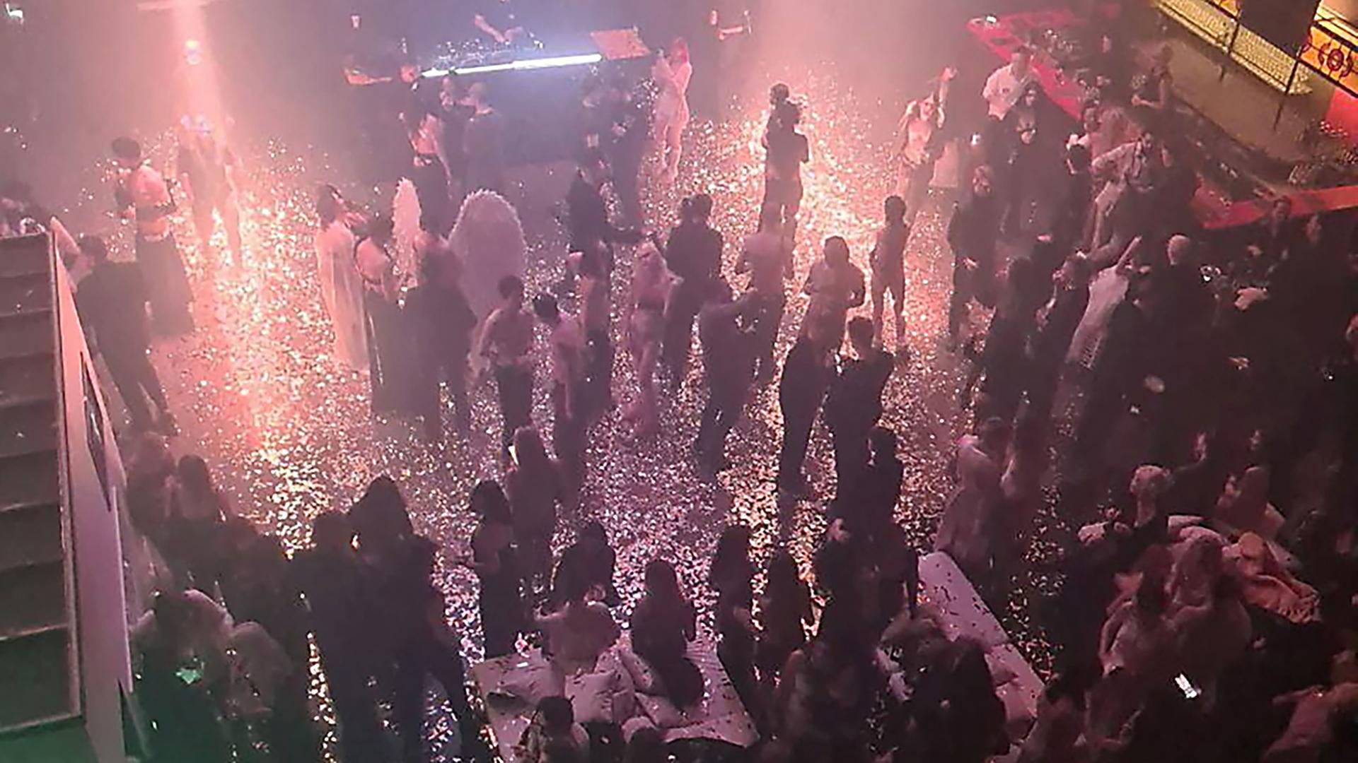 Fast-Nacktparty in Moskau (Russland), aufgenommen am 28.12.2023