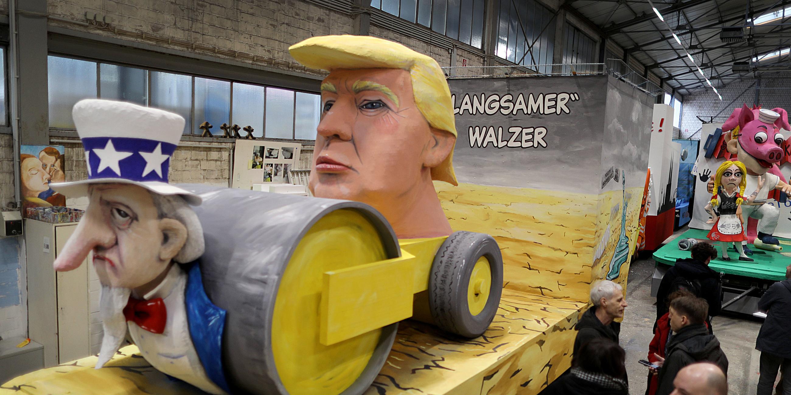 Beim kölner Karnevalsverein planiert US-Präsident Trump Amerika einfach platt.