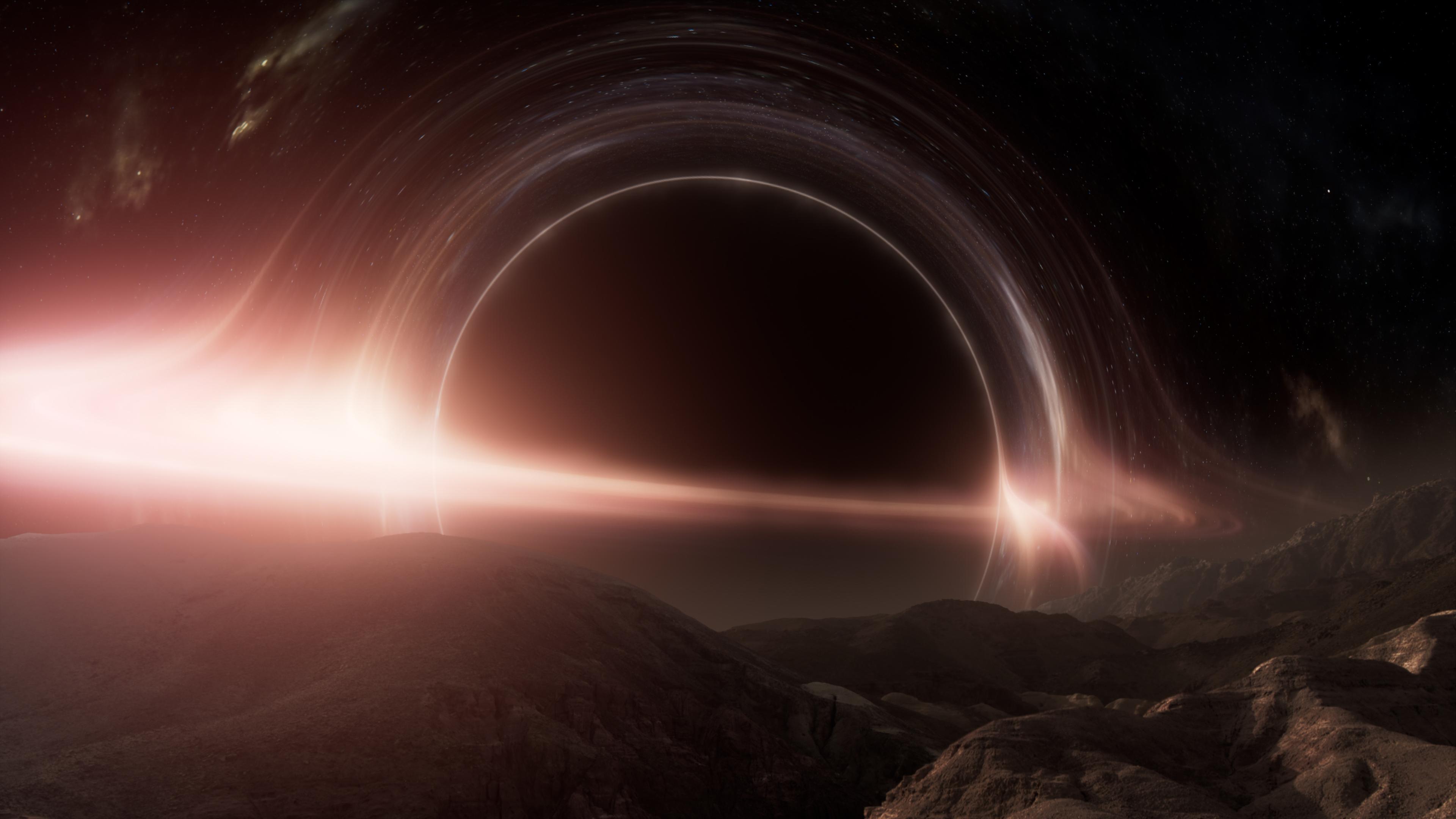 Computeranimation eines Schwarzen Lochs, das von leuchtenden Ringen umgeben ist. Im Vordergrund die felsige Oberfläche eines Planeten.