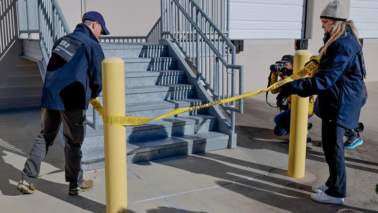 FBI-Agenten sichern das Gebäude der Wahlbehörde in Fulton County im US-Bundesstaat Georgia.