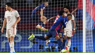 Raphael Dias Belloli Raphinha vom FC Barcelona, Barca feiert nach seinem Tor FC Barcelona gegen Bayern München.