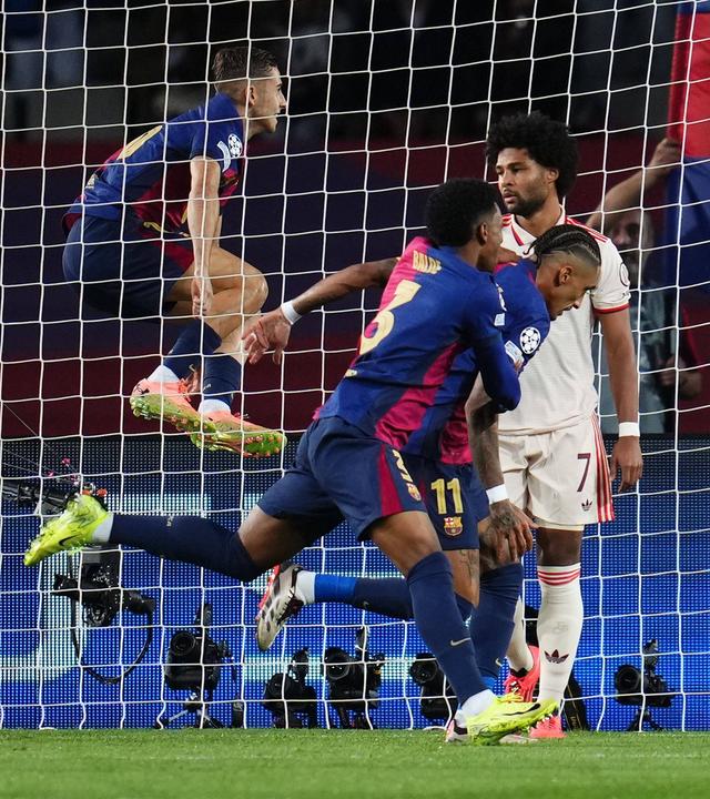 Raphael Dias Belloli Raphinha vom FC Barcelona, Barca feiert nach seinem Tor FC Barcelona gegen Bayern München.