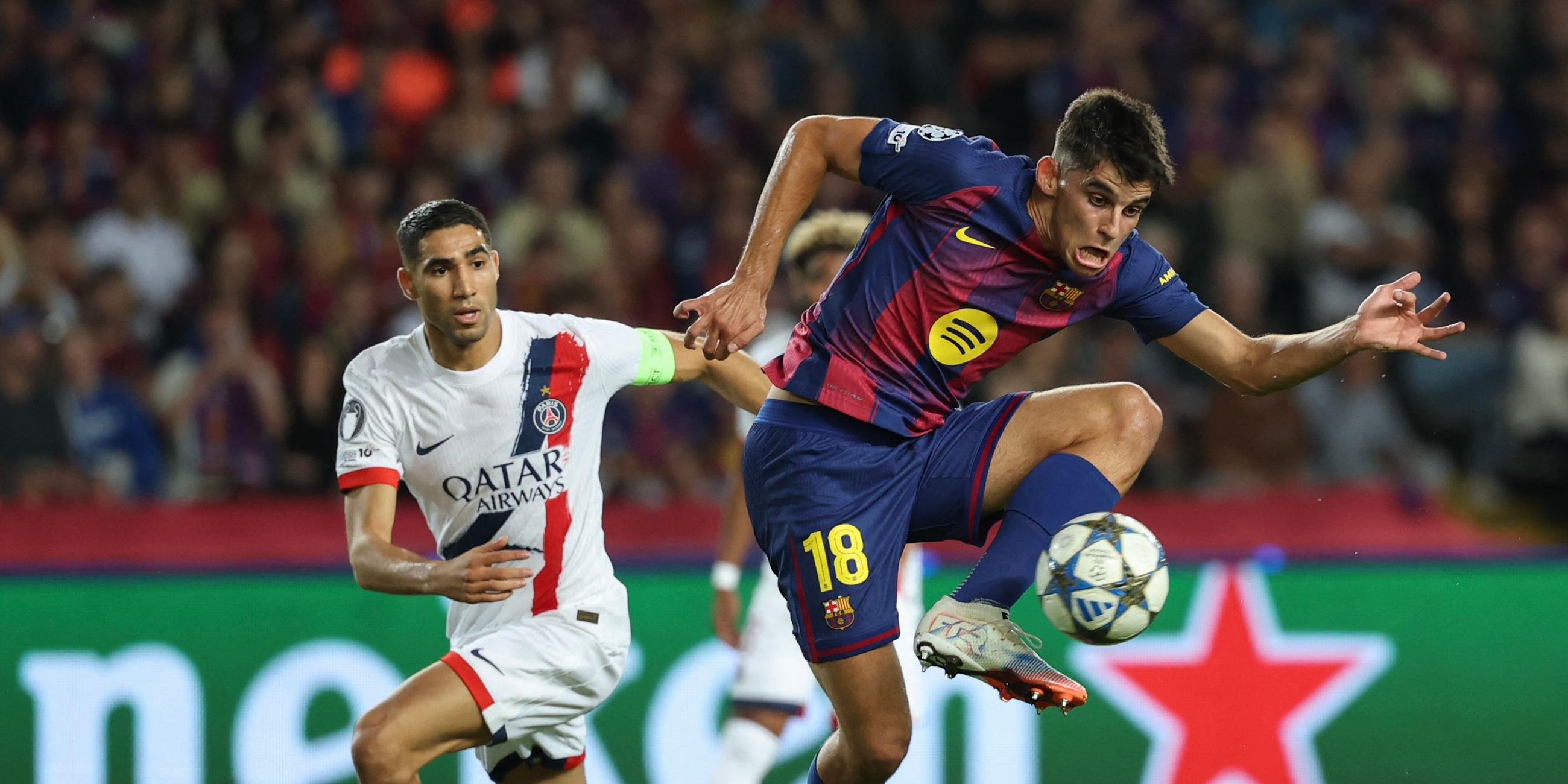 Gerard Martín (FC Barcelona) kämpft gegen Achraf Hakimi (Paris Saint-Germain).