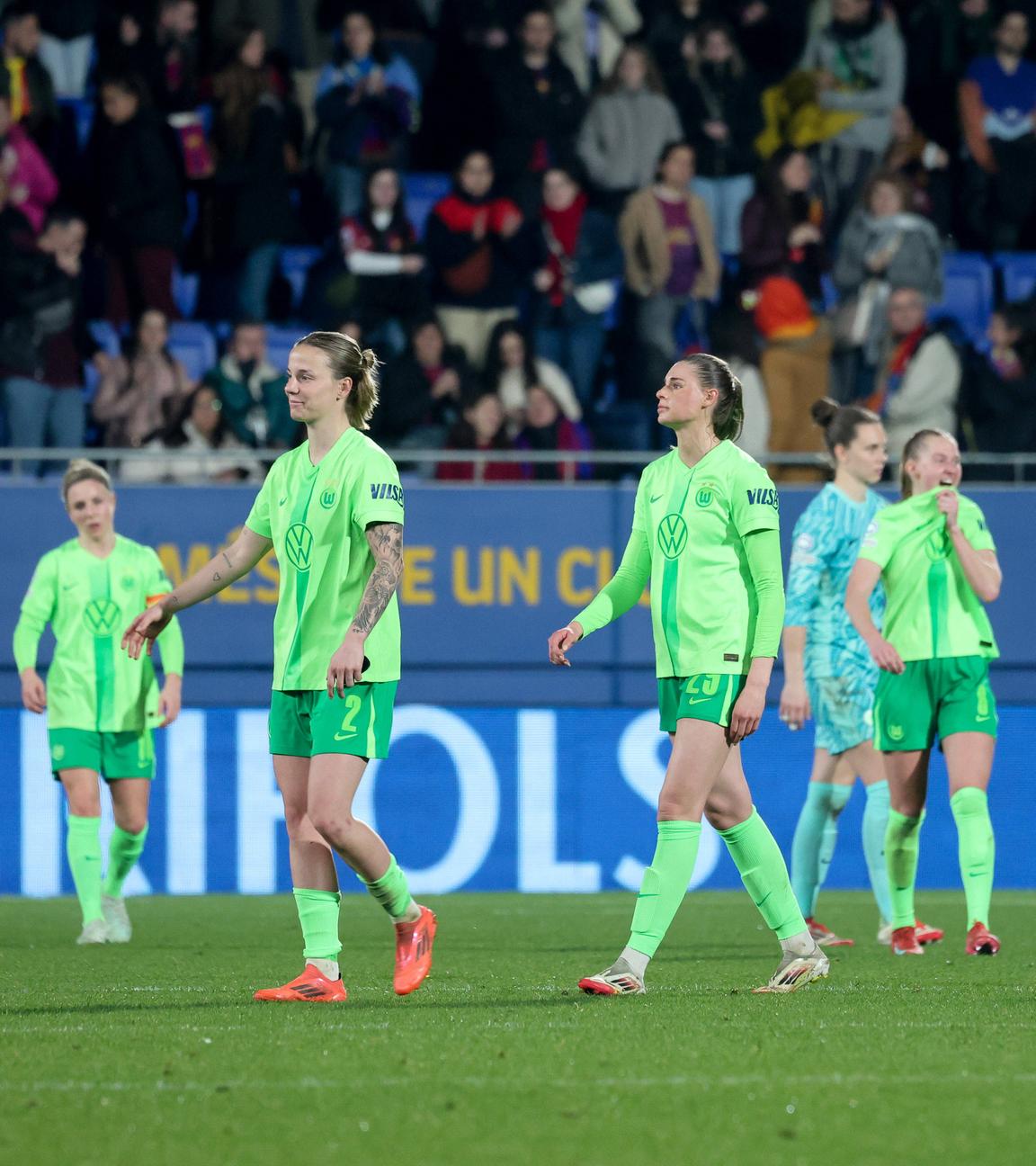Enttäuschte Spielerinnen des VfL Wolfsburg
