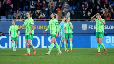 Enttäuschte Spielerinnen des VfL Wolfsburg