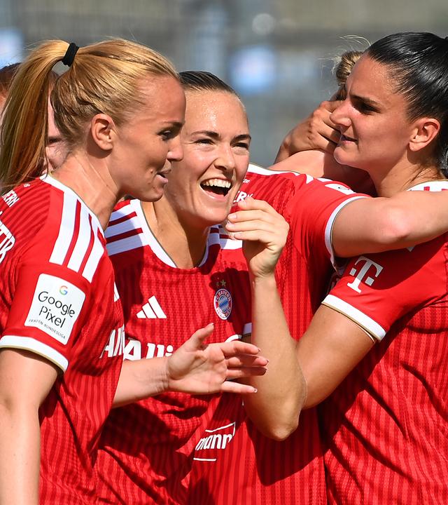 Torjubel der FC Bayern Frauen beim Spiel gegen Paris St. Germain