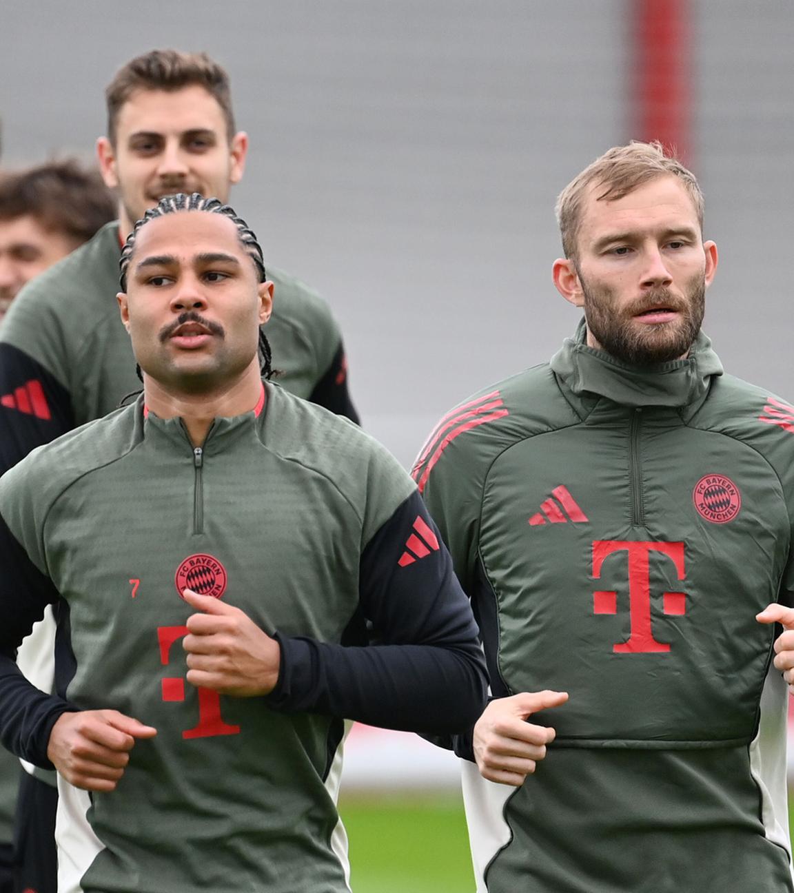 Spieler des FC Bayern München während des Abschlusstrainings am 08.12.2025.