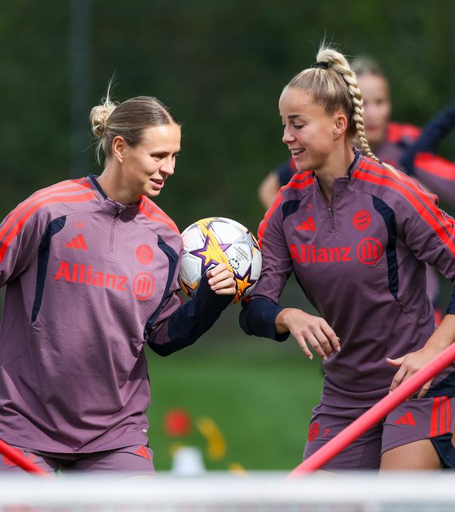 FC Bayern: Klara Bühl und Giulia Gwinn beim Training