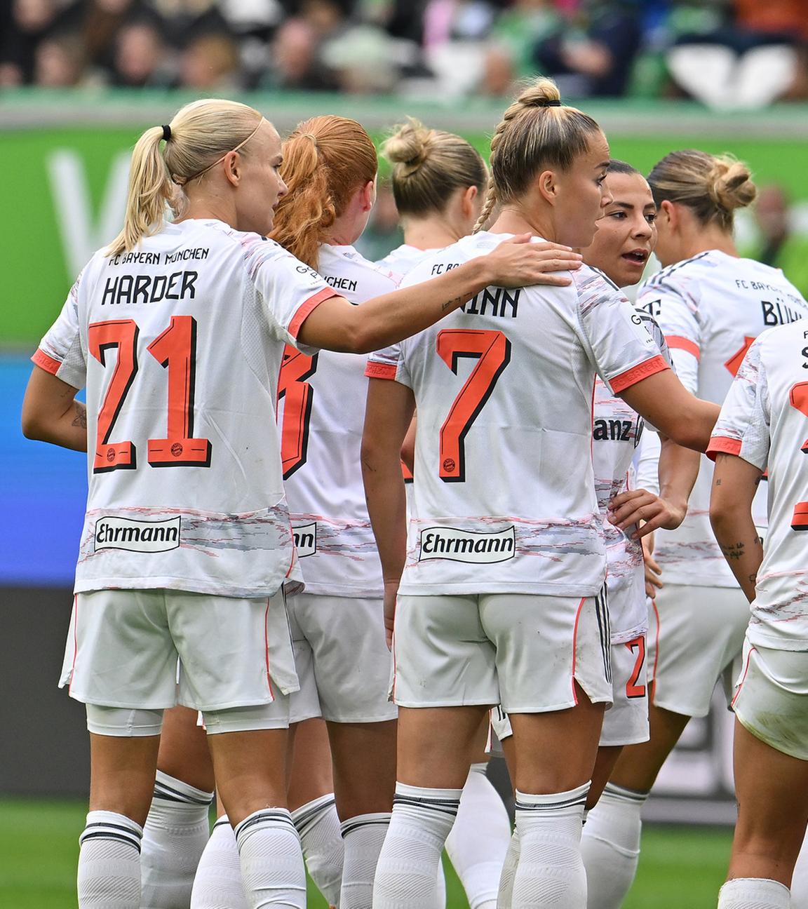 Klara Bühl (FC Bayern München) feiert ihr Tor zum 0:1.