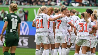 Klara Bühl (FC Bayern München) feiert ihr Tor zum 0:1.