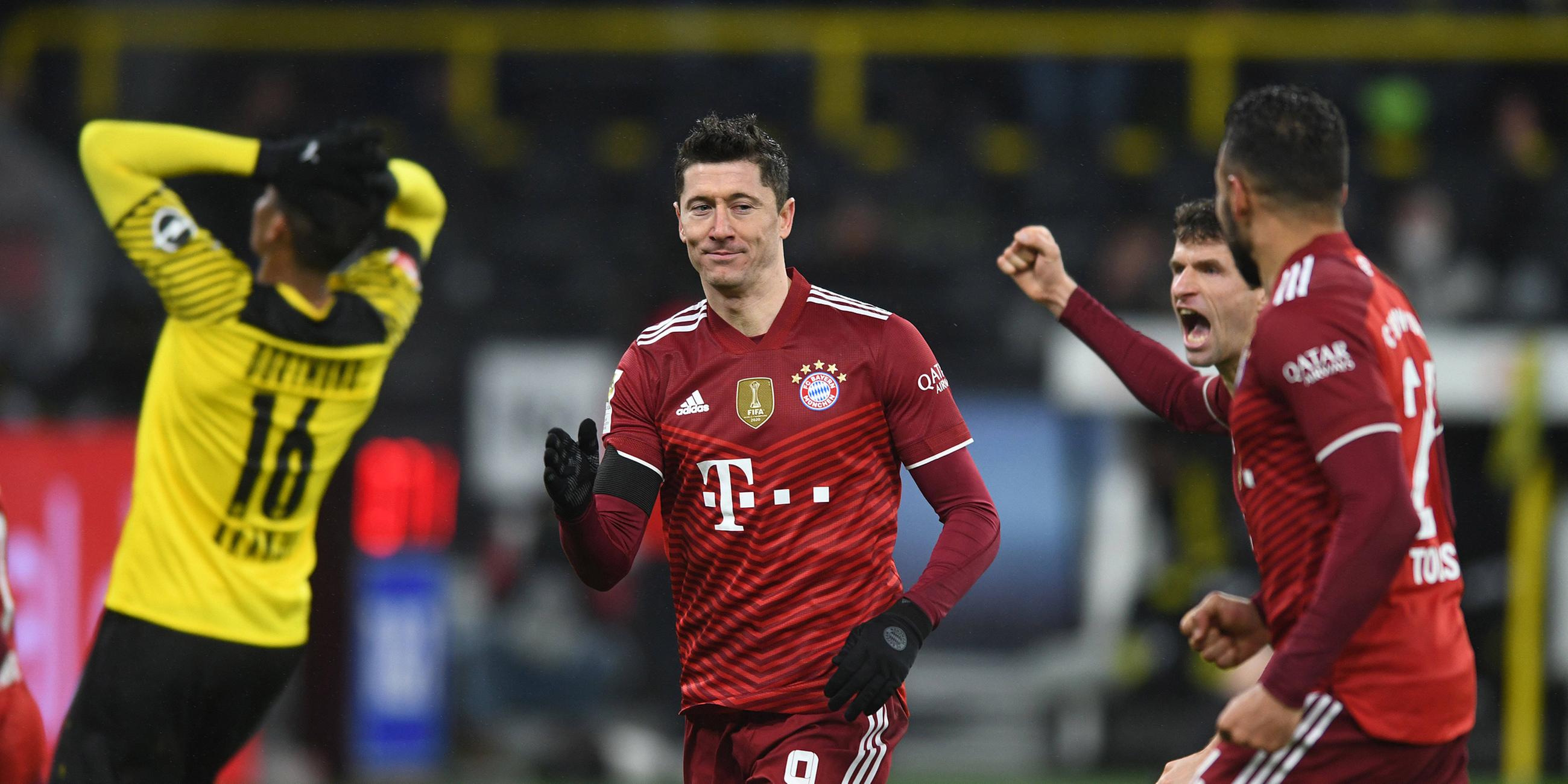 Robert Lewandowski jubelt nach dem 3:2 per Elfmeter