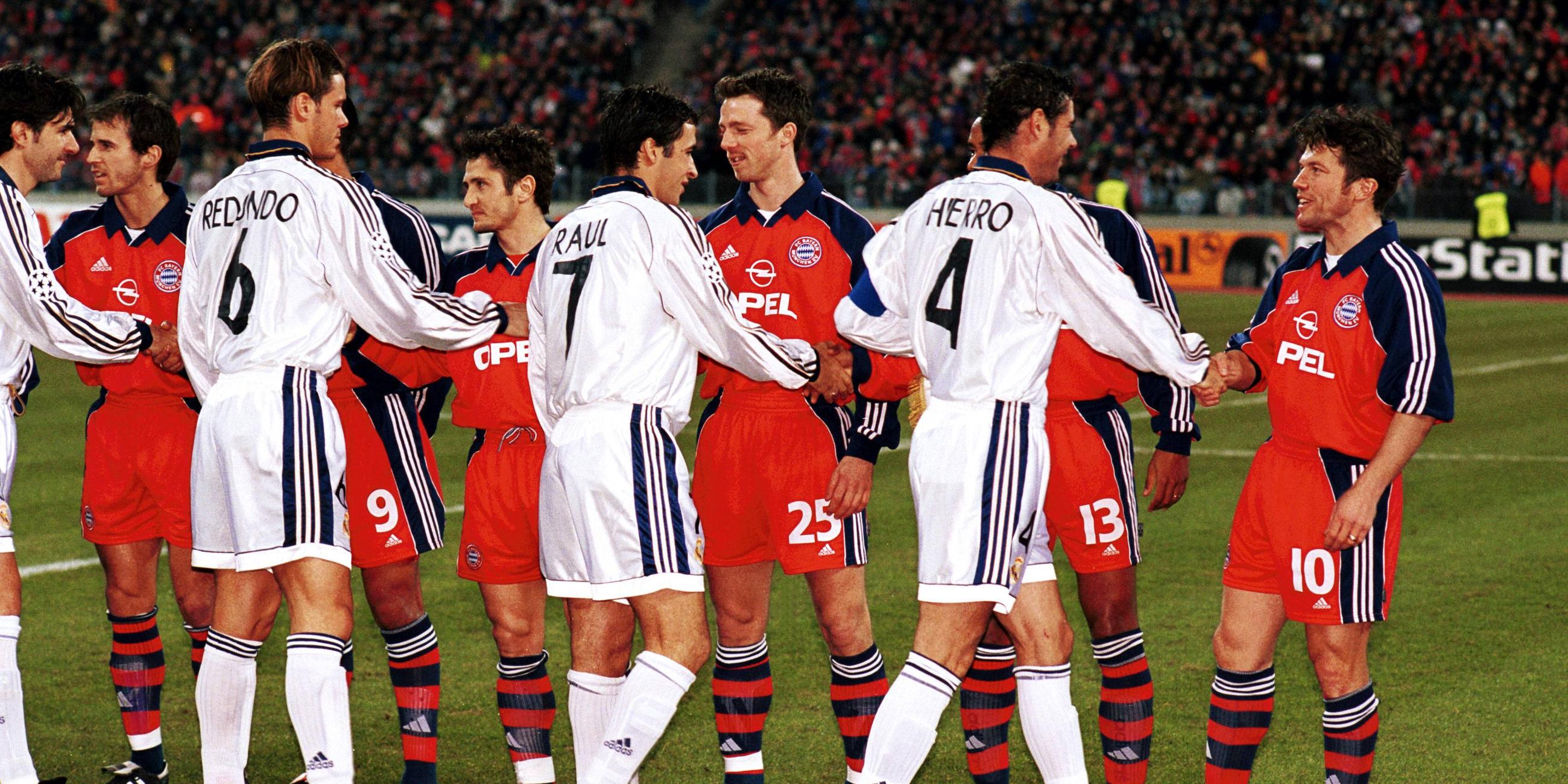 Die Bayern Mehmet Scholl (v.l.), Bixente Lizarazu, Thomas Linke, Lothar Matthäus beim Shakehands mit Fernando Redondo (6), Raul Gonzalez (7) und Fernando Hierro (4, alle Real) vor dem Spiel Fußball EC 1 Herren Champions League 1999/200