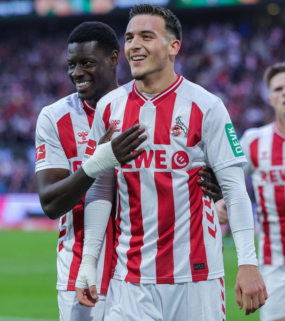 Said El Mala (Köln) und Ragnar Ache (Köln) und jubeln.