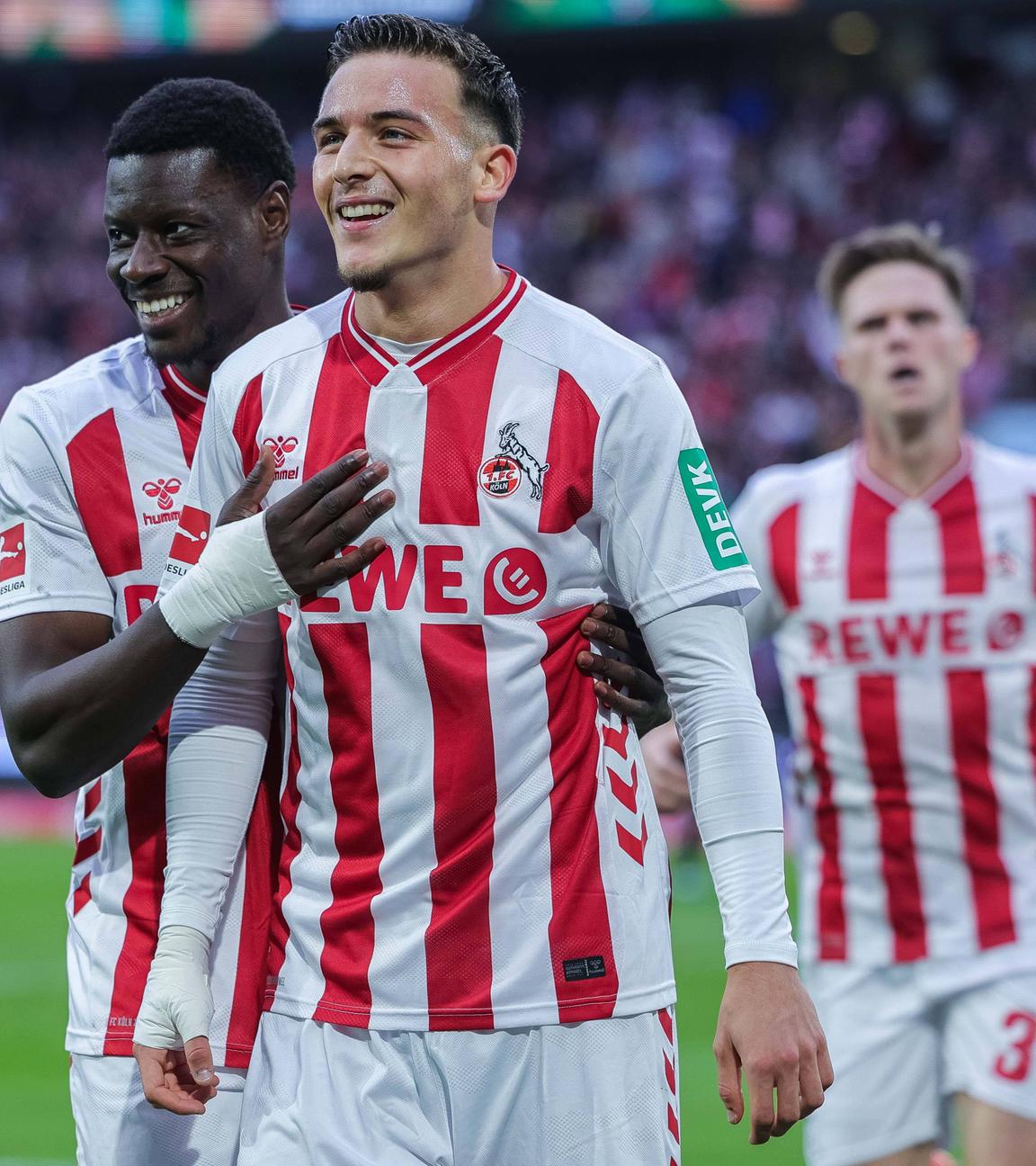 Said El Mala (Köln) und Ragnar Ache (Köln) und jubeln.