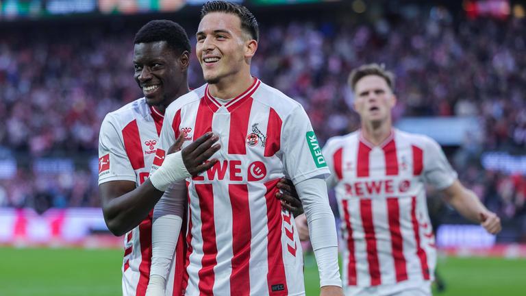 Said El Mala (Köln) und Ragnar Ache (Köln) und jubeln.