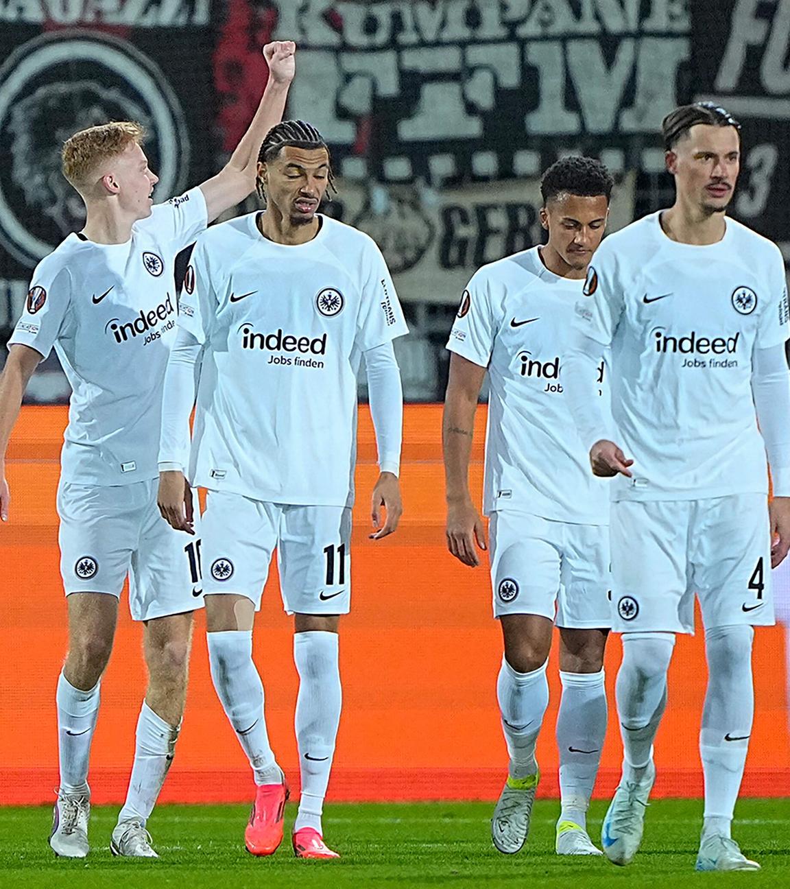 Spieler von Eintracht Frankfurt beim Torjubel