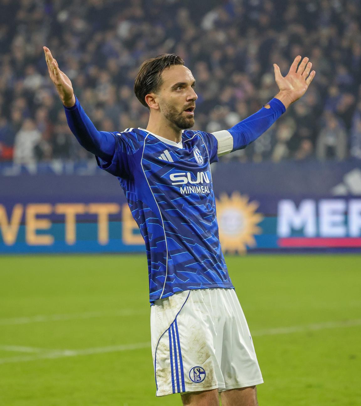 Kenan Karaman (FC Schalke 04) jubelt. 