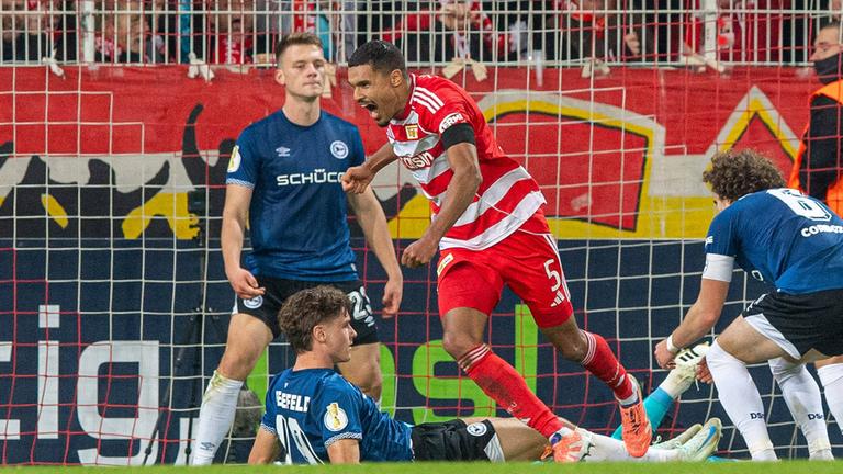 Danilho Doekhi (1. FC Union Berlin) jubelt. 