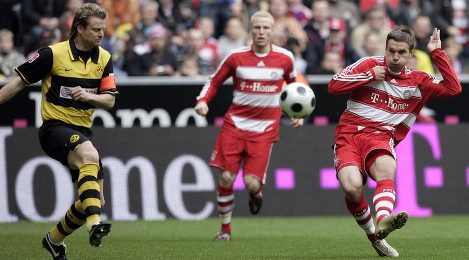 Bildnummer: 03614733  Datum: 13.04.2008  Copyright: imago/Schiffmann Lukas Podolski (Bayern, re.) trifft gegen Christian W�rns (BVB) zum 1:0; Vdig, quer, premiumd, Zweikampf, Tor Saison 2007/2008, FC Bayern M�nchen - Borussia Dortmund M�nchen Dynamik,  Fu�ball 1. BL Herren Mannschaft Deutschland Gruppenbild Aktion Personen