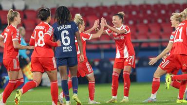 Linda Dallmann erzielt den Ausgleich zum 1:1 für den FC Bayern München.