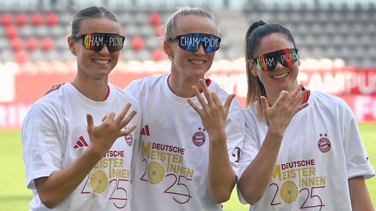 Von links: Klara Bühl, Lea Schüller und Sarah Zadrazil.