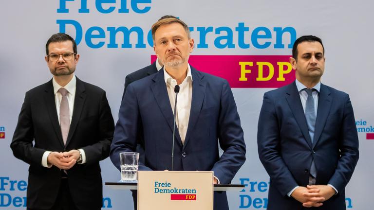 Berlin: Christian Lindner (FDP, M), scheidender Bundesminister der Finanzen und FDP-Bundesvorsitzender, äußert sich in der FDP-Parteizentrale bei einer Pressekonferenz.
