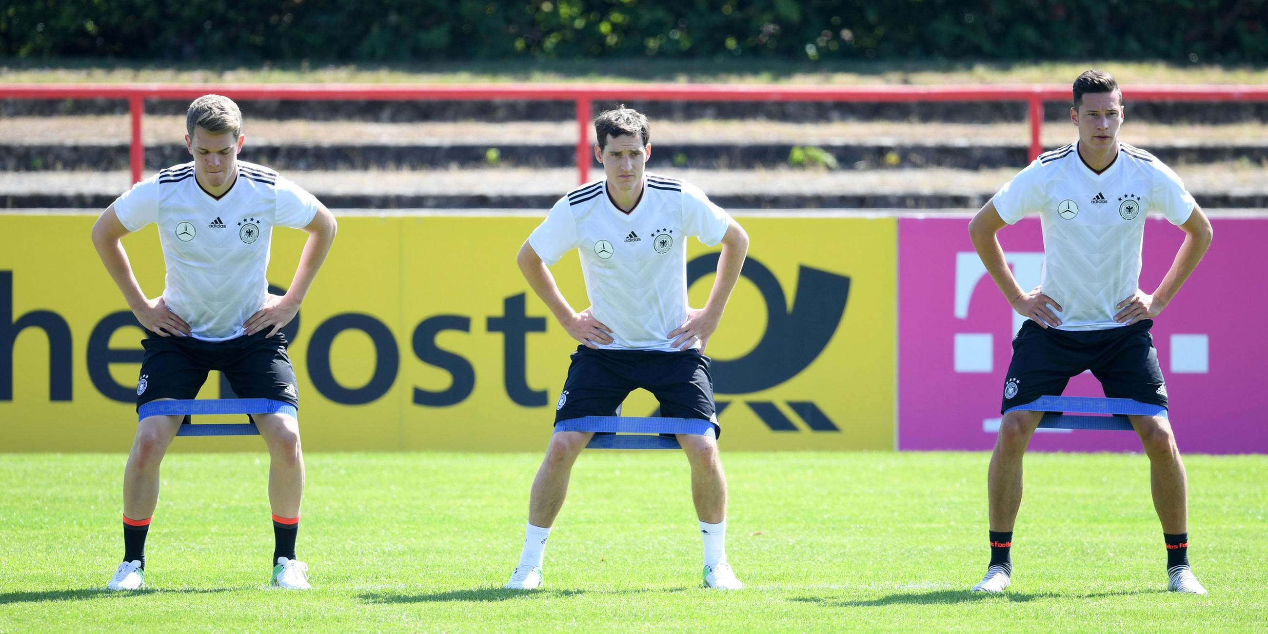 Matthias Ginter, Sebastian Rudy und Julian Draxler (v.l.)