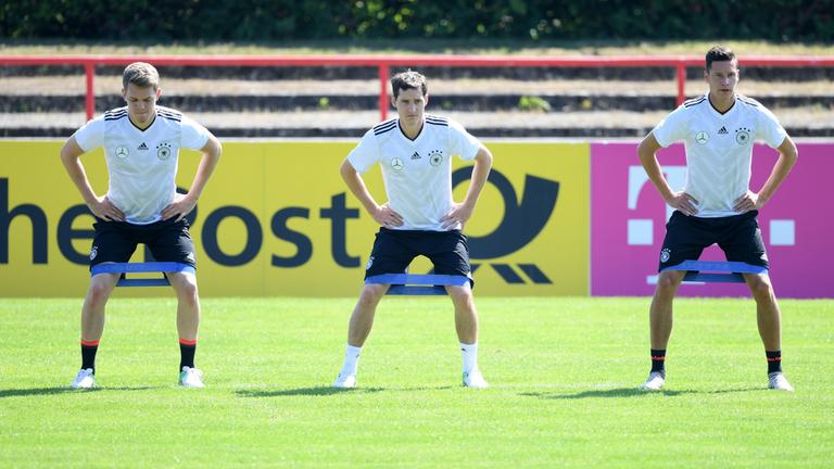Matthias Ginter, Sebastian Rudy und Julian Draxler (v.l.)