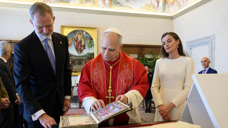 Felipe und Letizia besuchen Papst