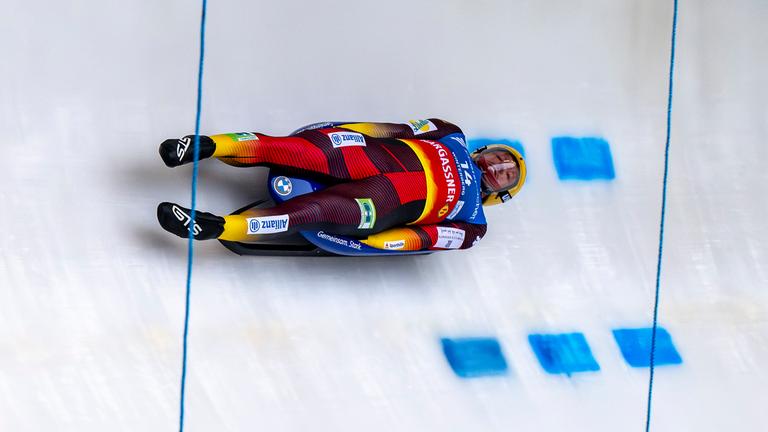 Felix Loch (Deutschland) fährt durch den Kanal.