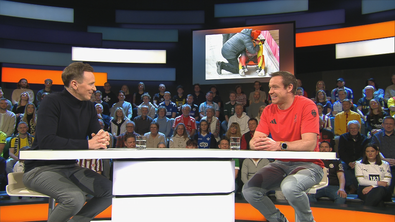 Jochen Breyer und Felix Loch sind im Sportstudio. 