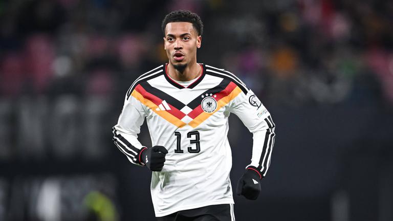 Fußballer Felix Nmecha in Aktion während des Spiels zwischen Deutschland und der Slowakei am 17.11.2025 in Leipzig.