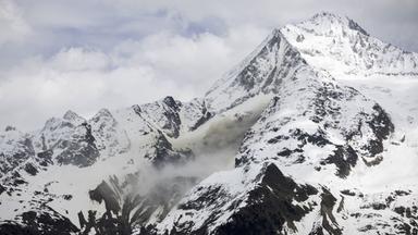 Berg bei dem Dorf Blatten wo ein Fels runter zu stürzen droht