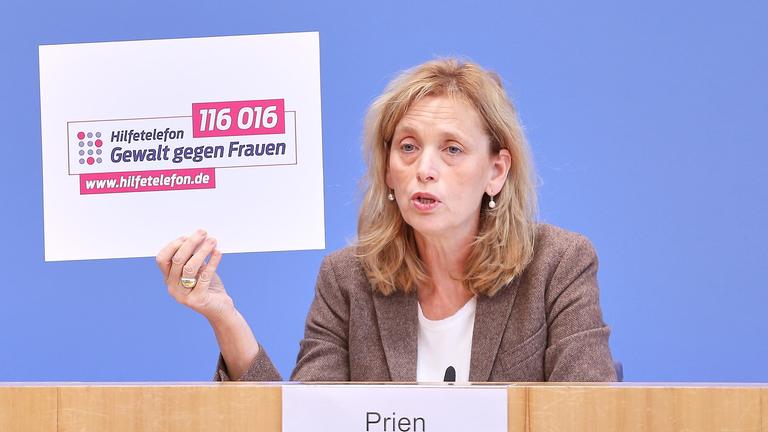 Bundesministerin für Bildung, Familie, Senioren, Frauen und Jugend Karin Prien (CDU).
