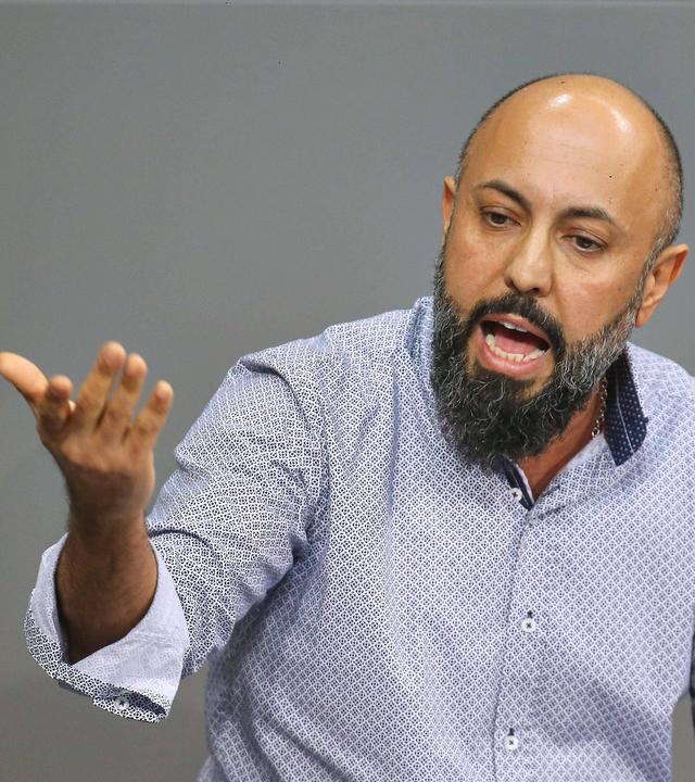 Ferat Kocak, Mitglied der Partei Die Linke, spricht im Deutschen Bundestag. (Archiv)