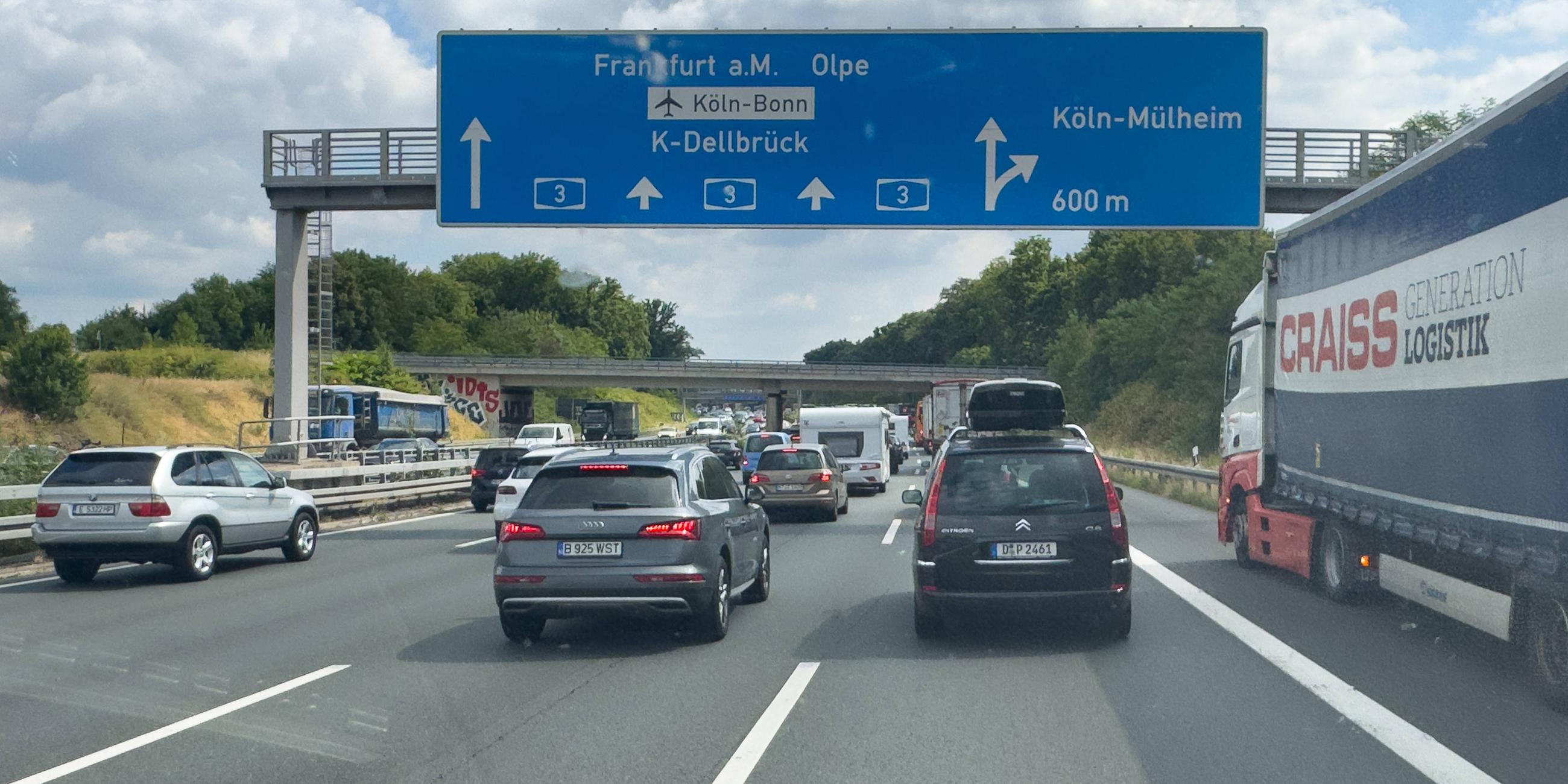 Autobahn A3 Richtung Frankfurt Schilder