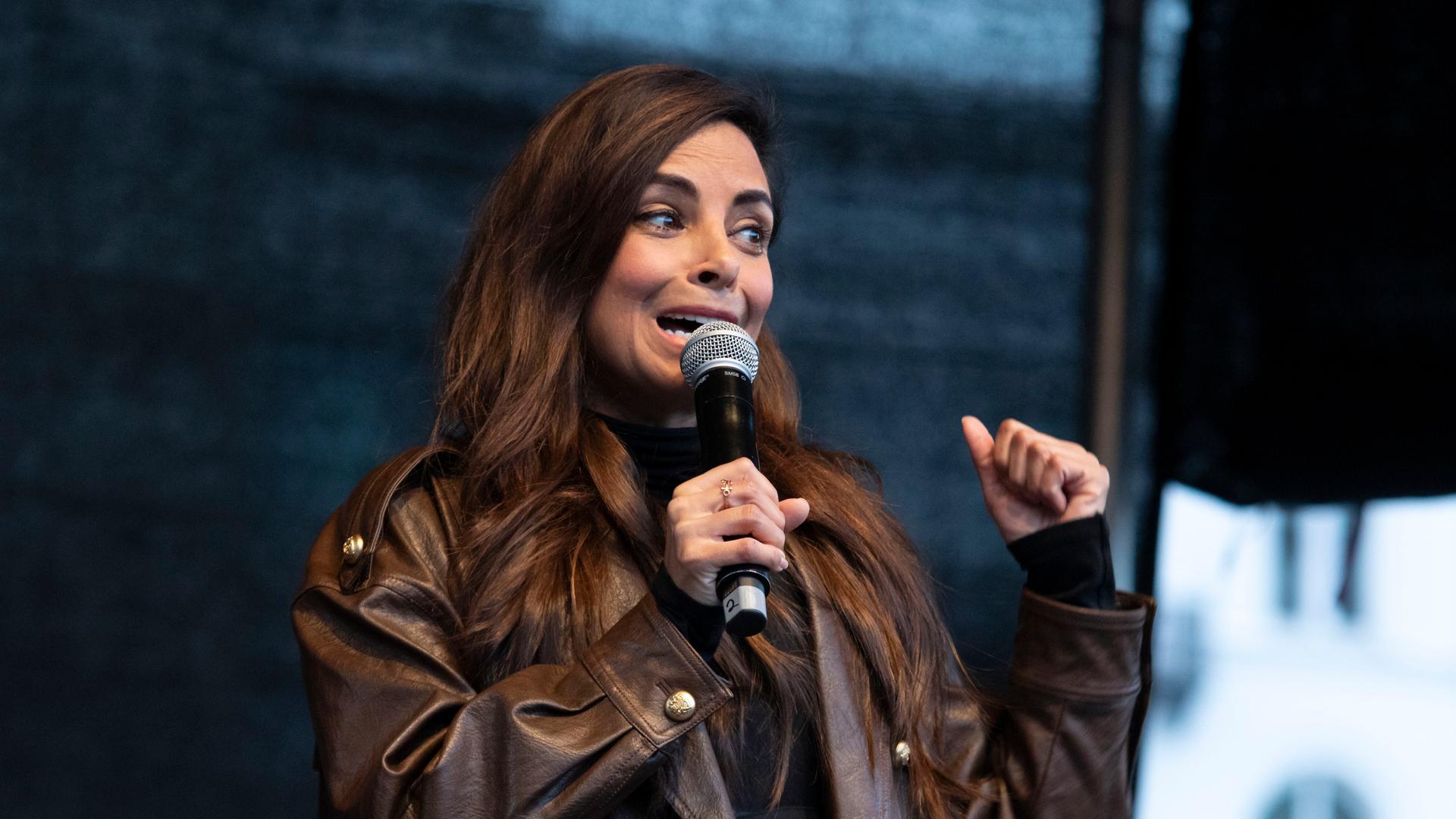 Collien Fernandes bei der Demonstration gegen sexualisierte Gewalt unter dem Motto "Es reicht! Die Scham muss die Seite wechseln." auf dem Rathausmarkt. Hamburg, 26.03.2026