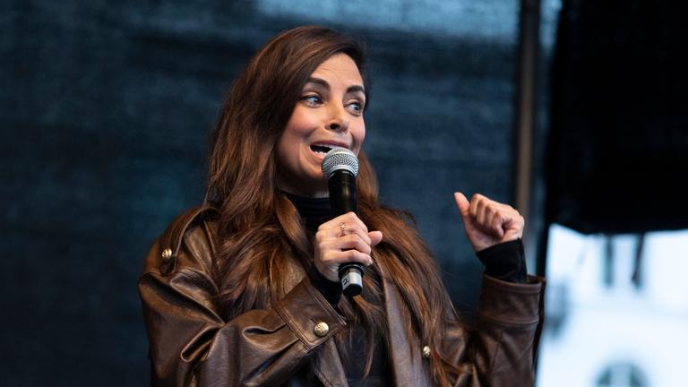 Collien Fernandes bei der Demonstration gegen sexualisierte Gewalt unter dem Motto "Es reicht! Die Scham muss die Seite wechseln." auf dem Rathausmarkt. Hamburg, 26.03.2026