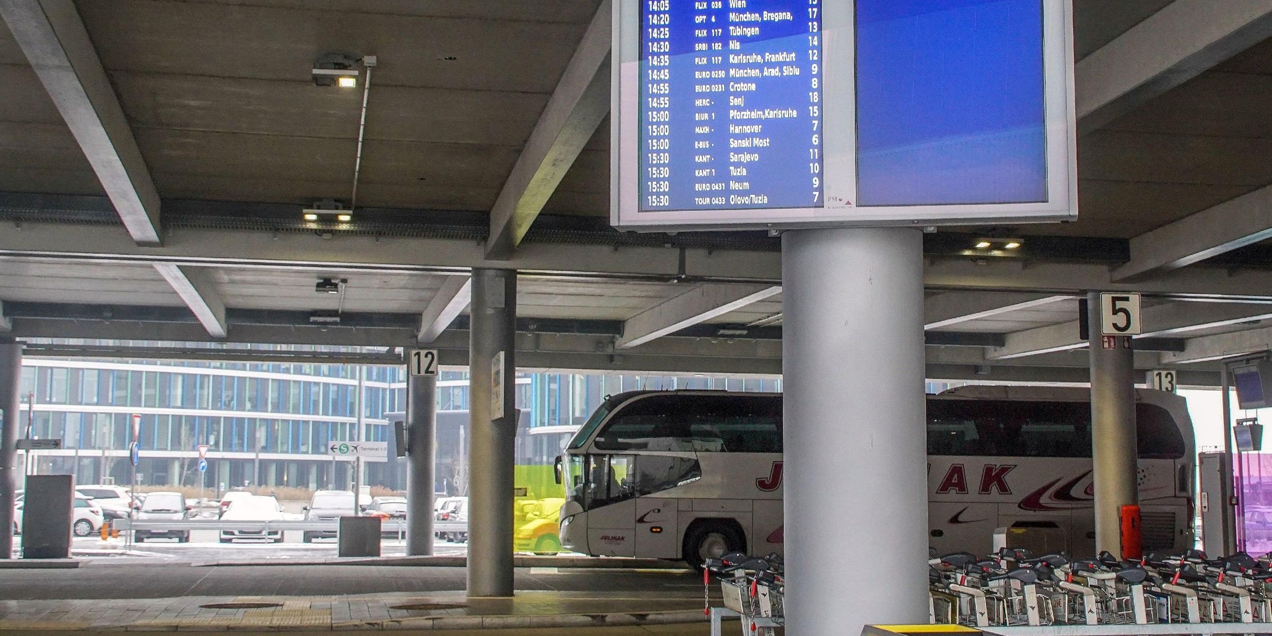 Der Fernbusbahnhof am Flughafen in Stuttgart.